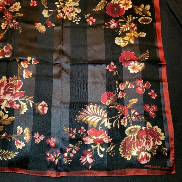 Jones New York silk scarf - Picture 3 of 6